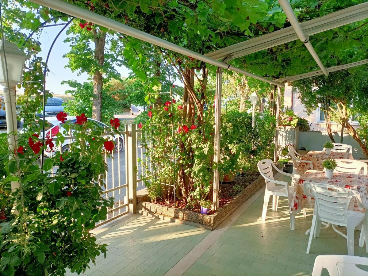 Villa Lauda B&B Rimini Buitenkant foto