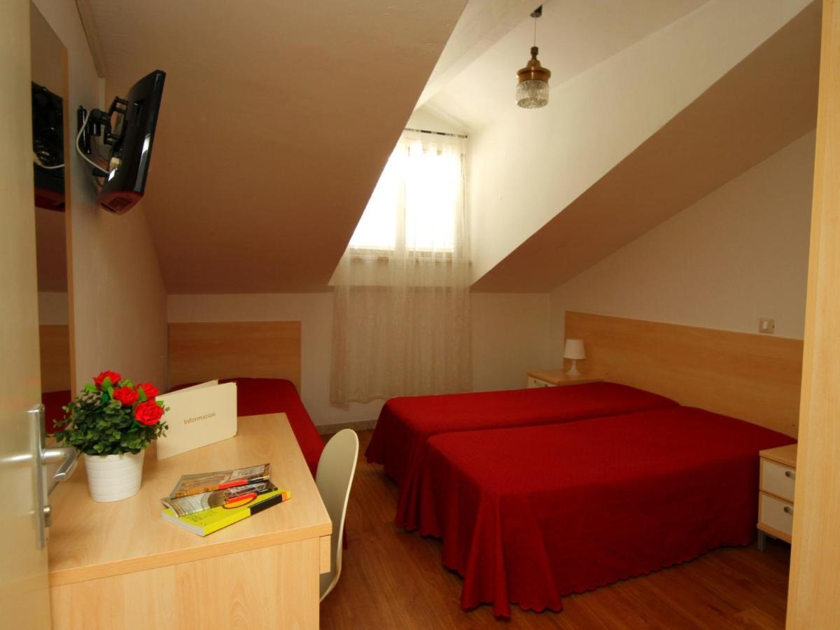 Villa Lauda B&B Rimini Buitenkant foto