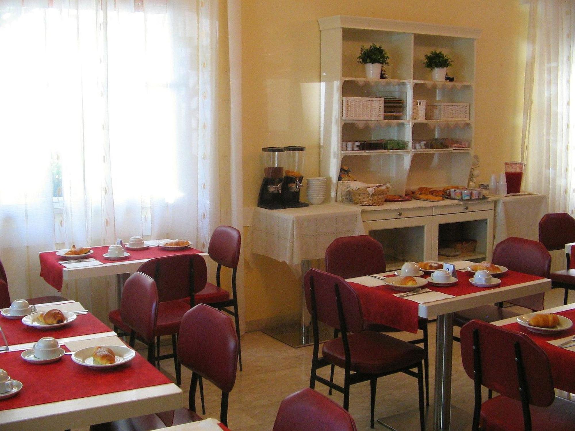 Villa Lauda B&B Rimini Buitenkant foto