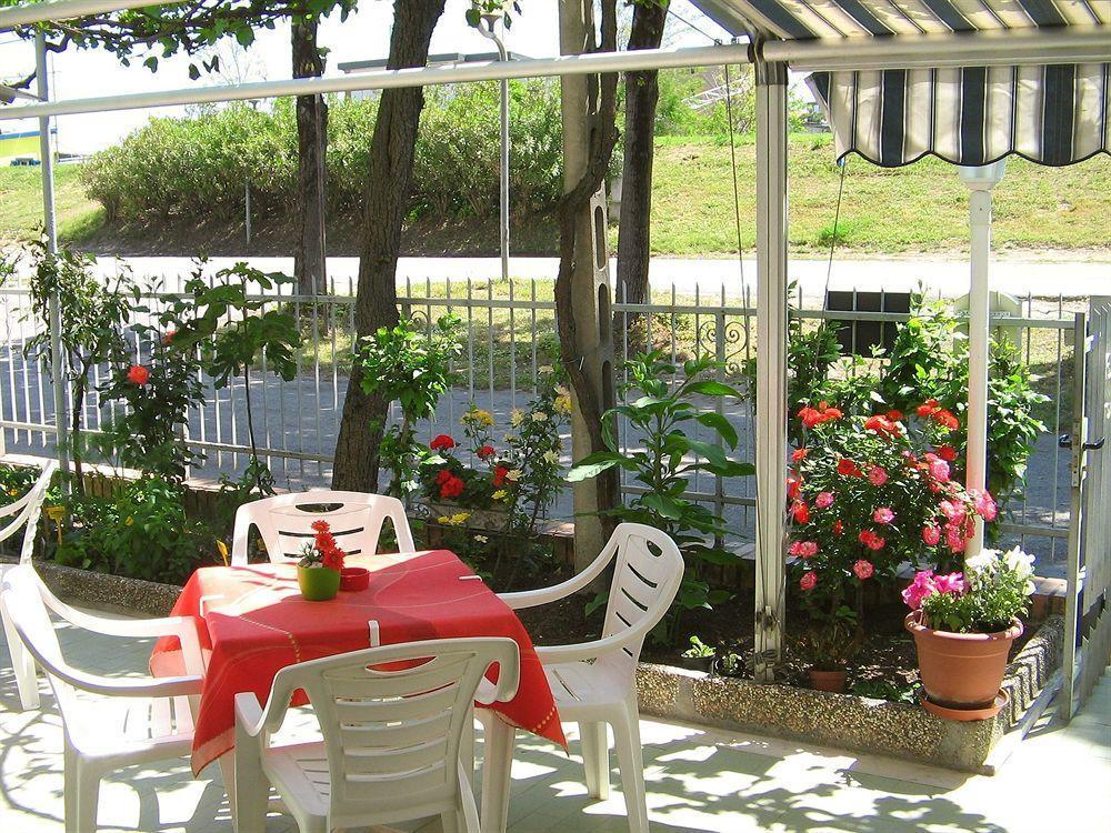 Villa Lauda B&B Rimini Buitenkant foto
