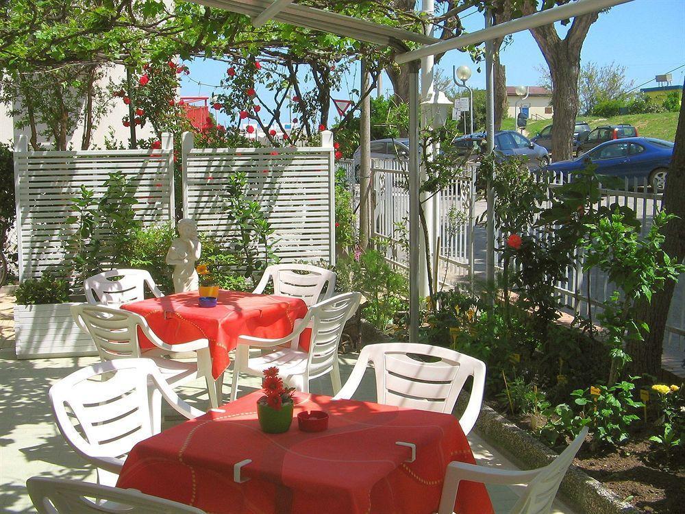 Villa Lauda B&B Rimini Buitenkant foto