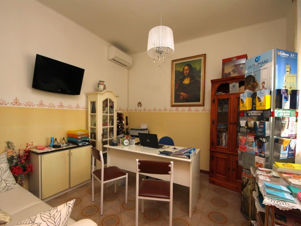 Villa Lauda B&B Rimini Buitenkant foto