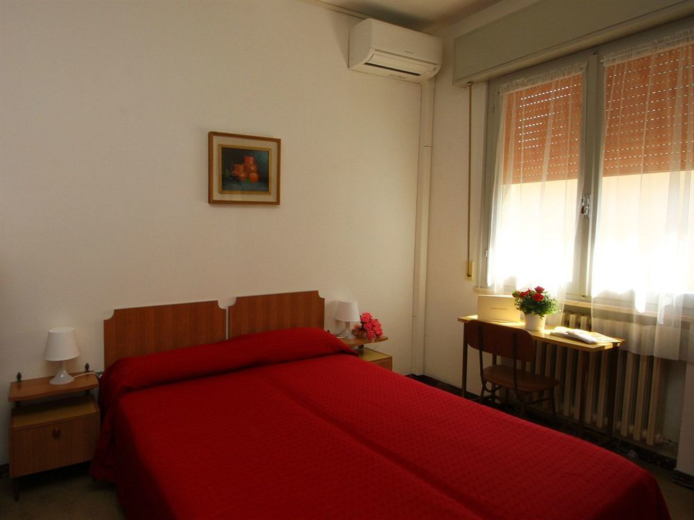 Villa Lauda B&B Rimini Buitenkant foto