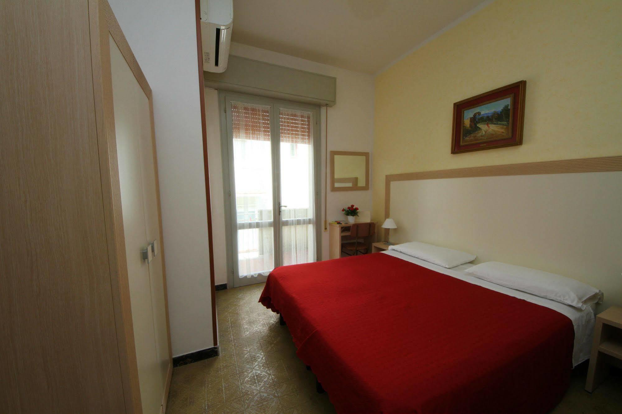 Villa Lauda B&B Rimini Buitenkant foto