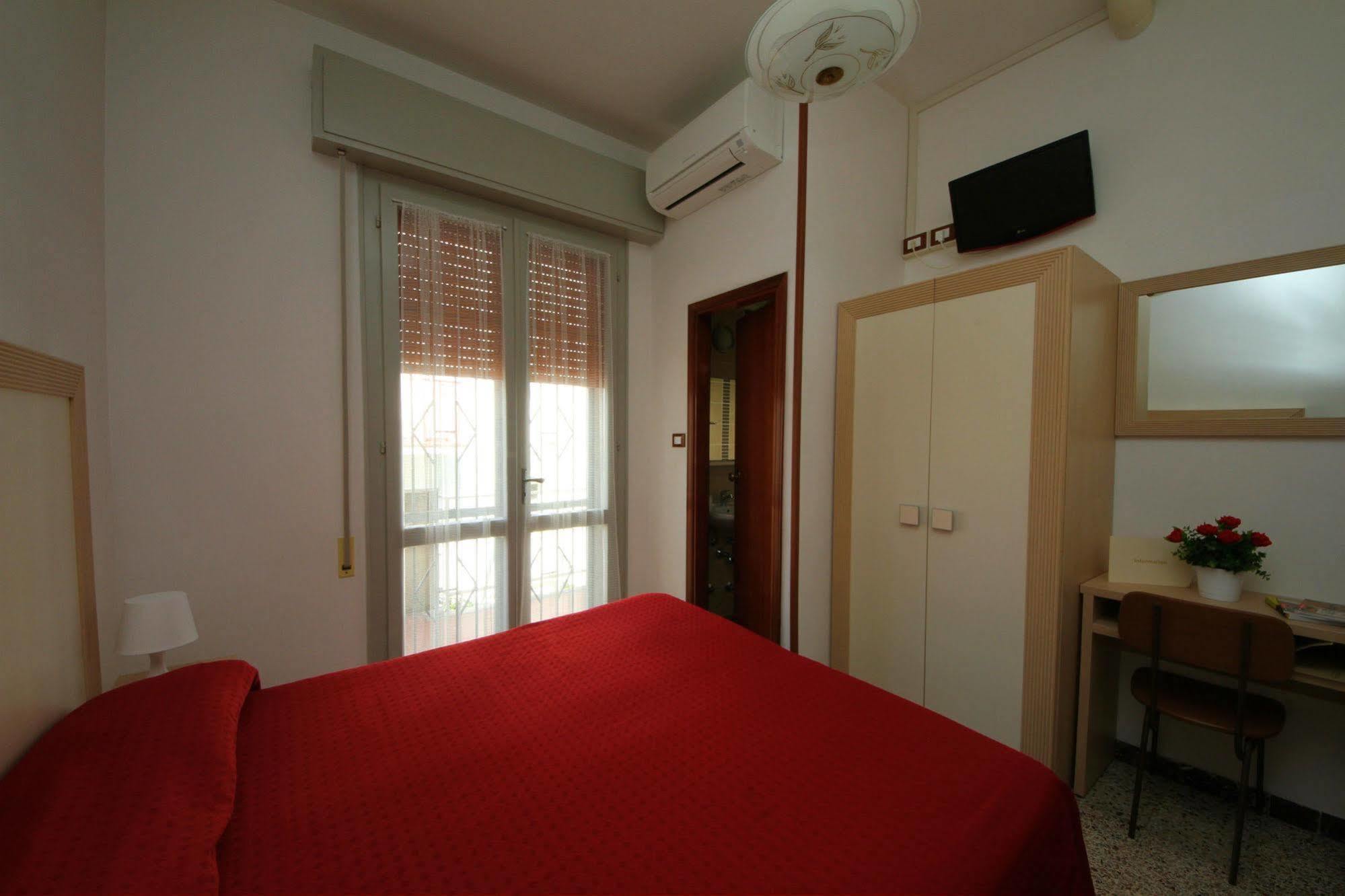 Villa Lauda B&B Rimini Buitenkant foto