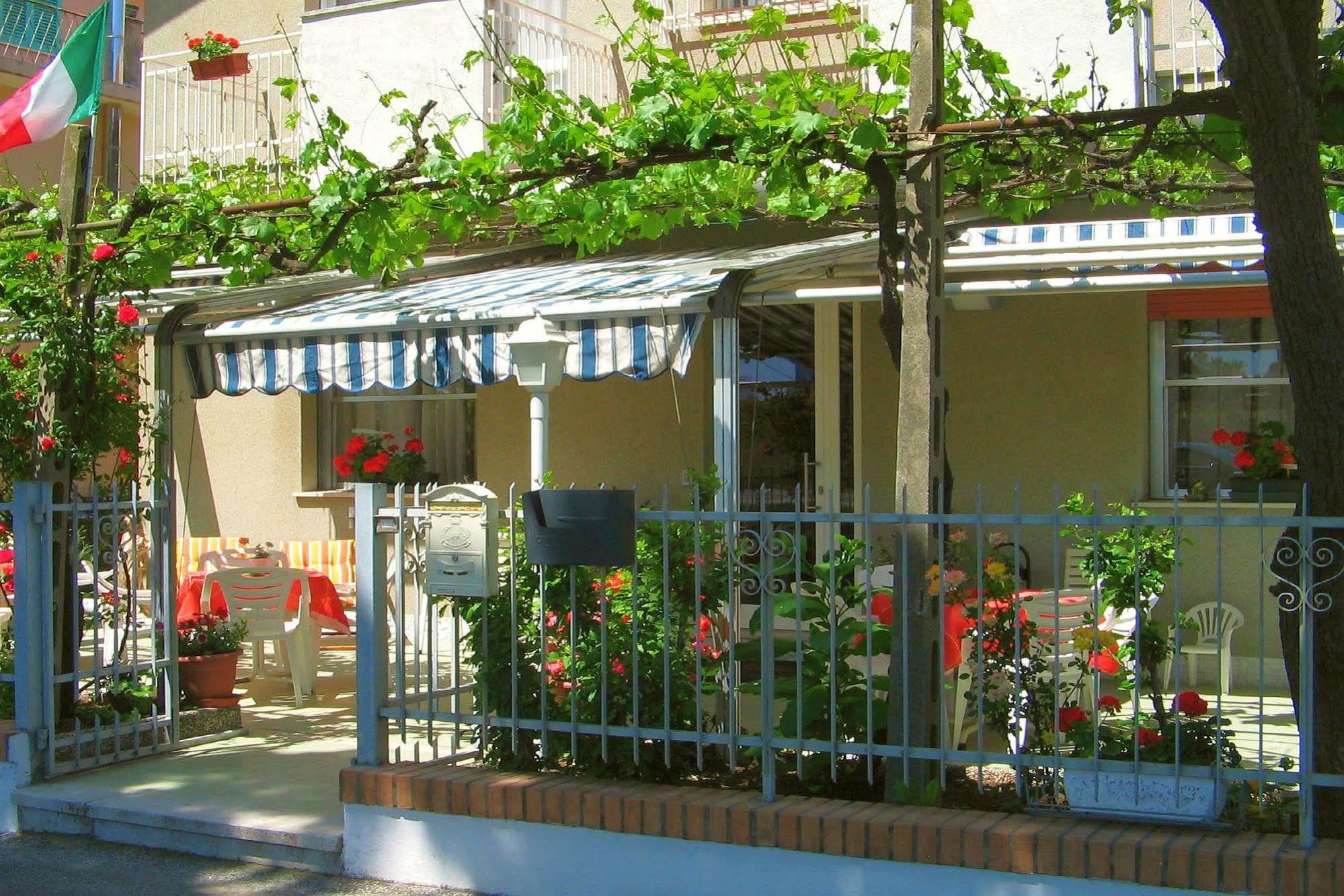 Villa Lauda B&B Rimini Buitenkant foto