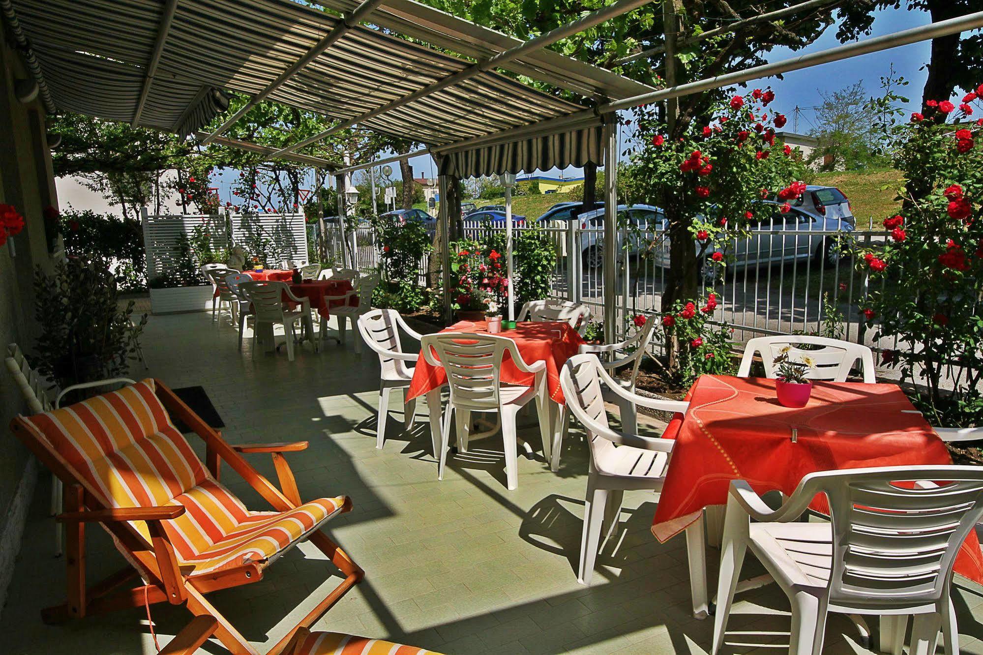 Villa Lauda B&B Rimini Buitenkant foto