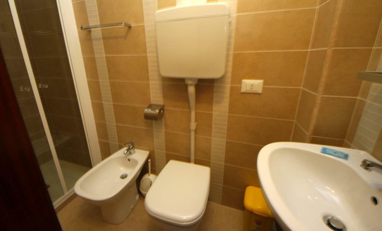 Villa Lauda B&B Rimini Buitenkant foto