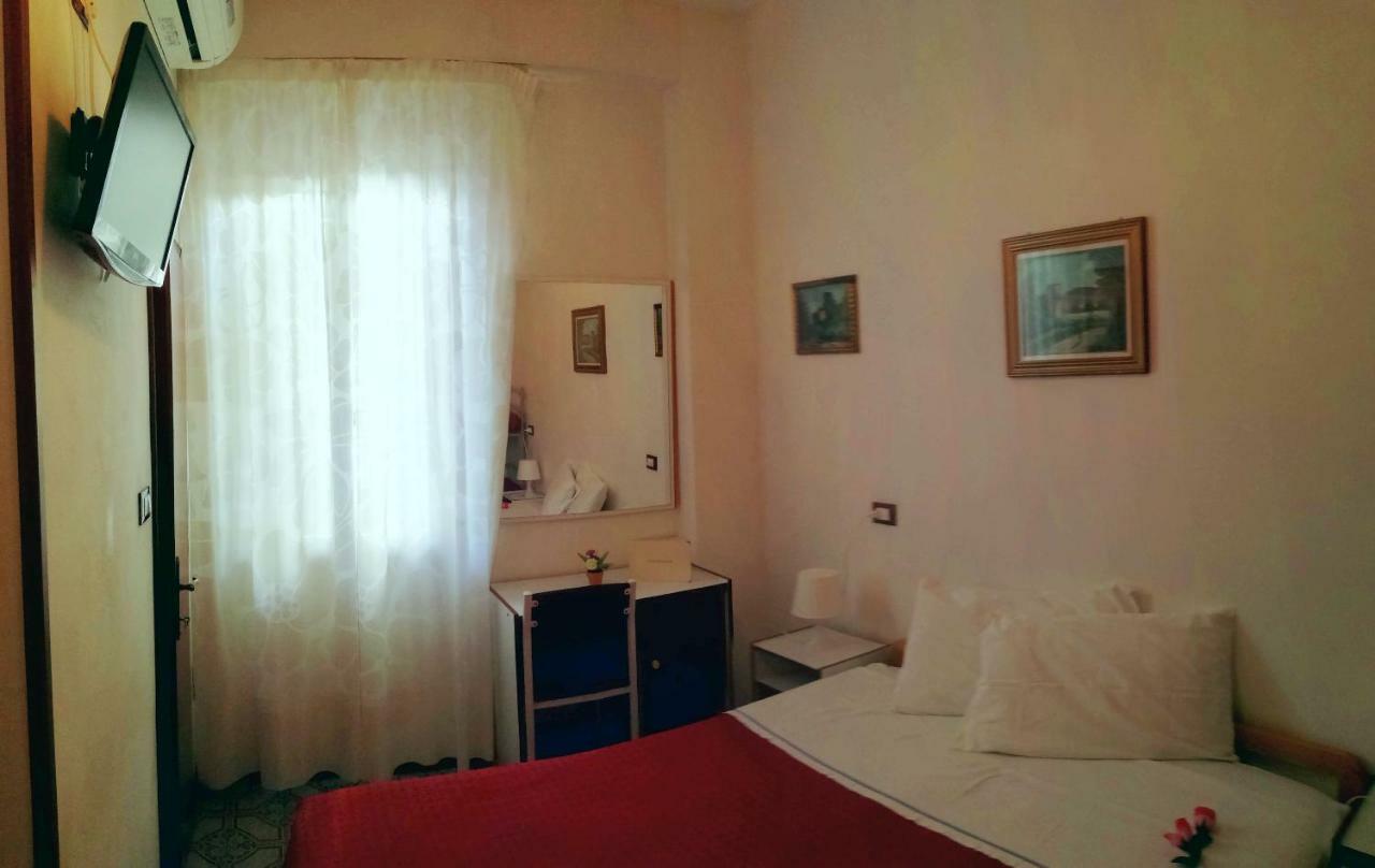 Villa Lauda B&B Rimini Buitenkant foto